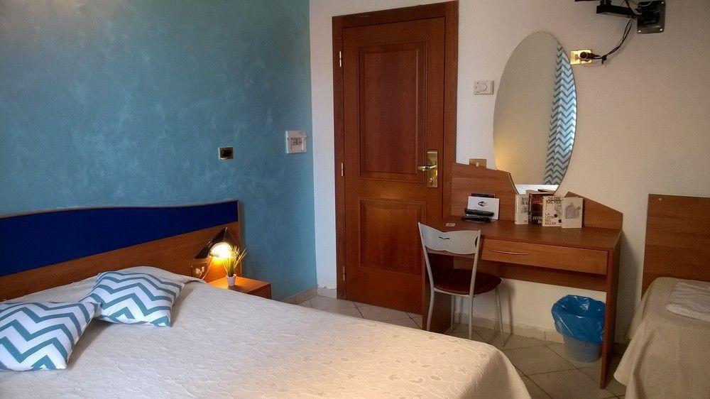 Hotel La Villetta Φιουμιτσίνο Εξωτερικό φωτογραφία