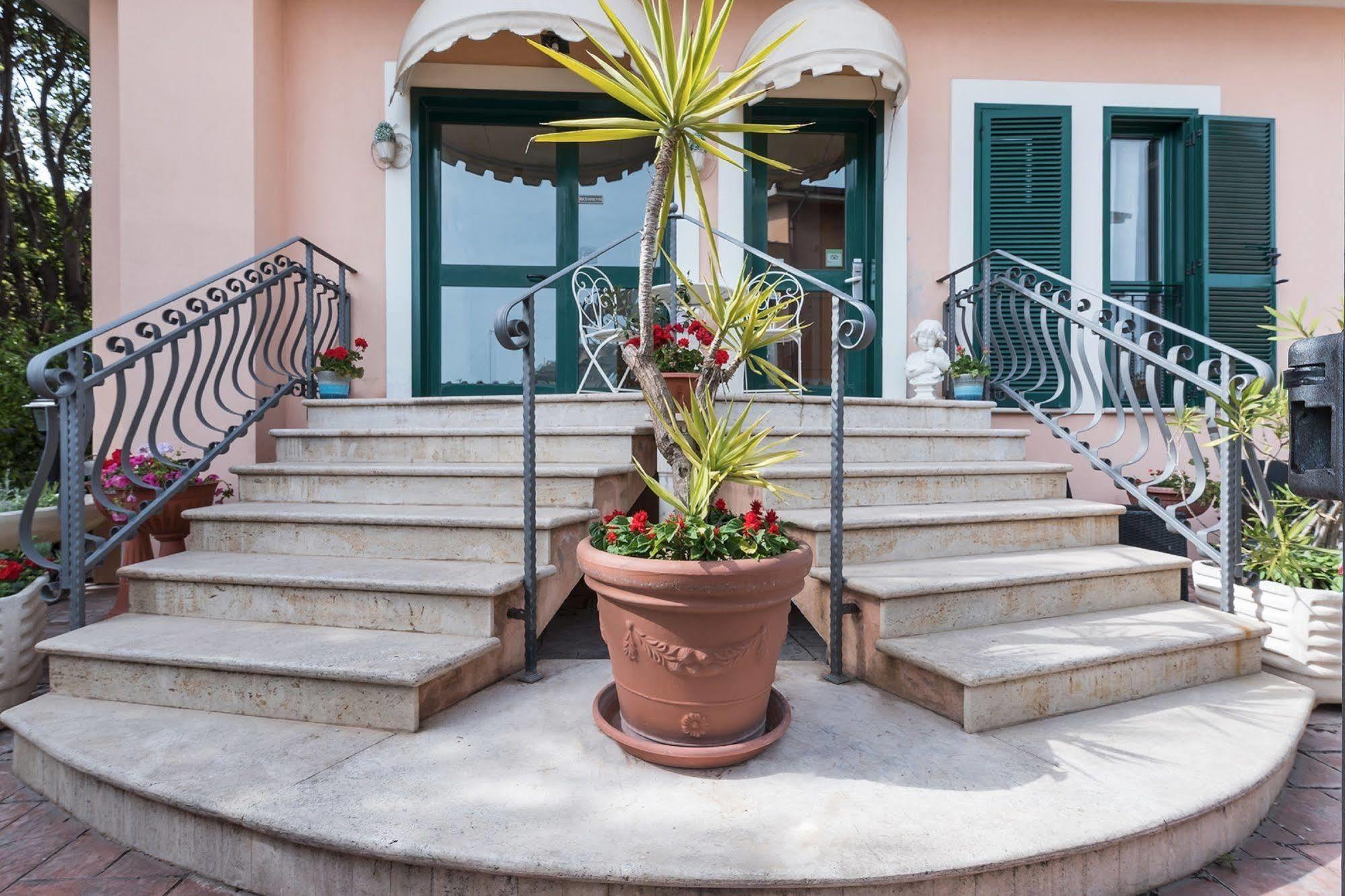 Hotel La Villetta Φιουμιτσίνο Εξωτερικό φωτογραφία